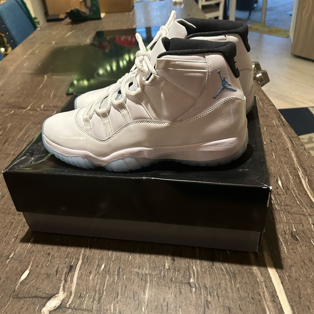 Jordan 11 Retro Legend Blue